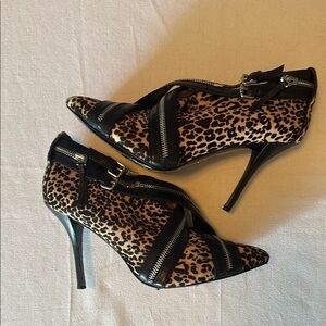Vince Camuto Brown and Black Heels with Sophisticated Design